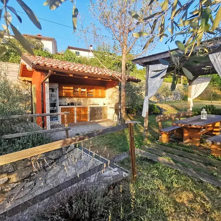 Cebron Family Estate Affittacamere 4*