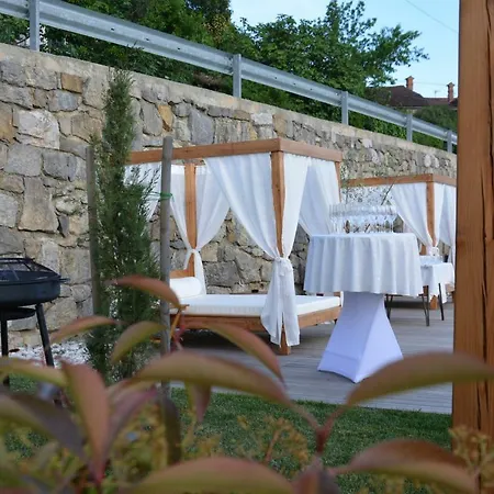 Cebron Family Estate 4*