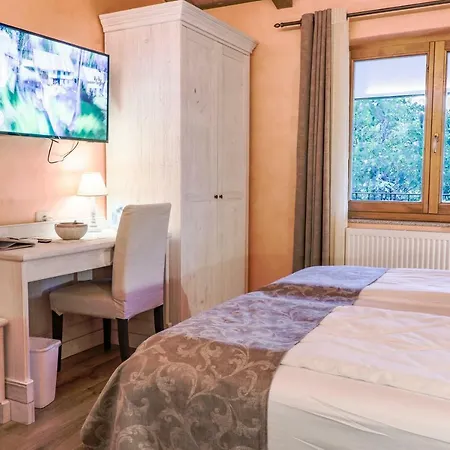 Cebron Family Estate 4*