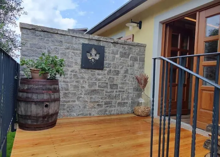 بيت ضيافة Cebron Family Estate Branik