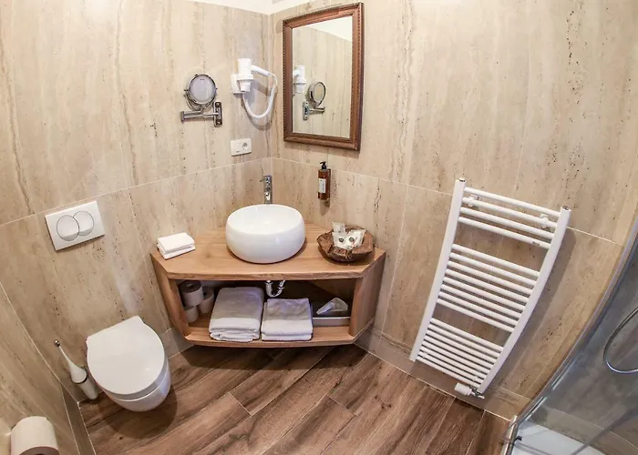 Cebron Family Estate Affittacamere 4*